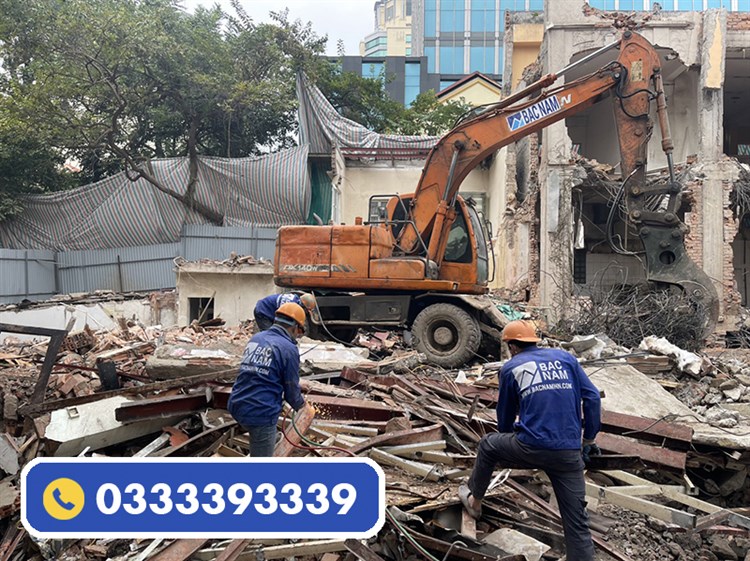 Phá dỡ công trình tại số 6 Lê Phụng Hiểu, Tràng Tiền, Hoàn Kiếm, Hà Nội